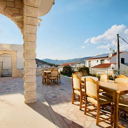 Buenavista House Trogir 3* Mastrinka