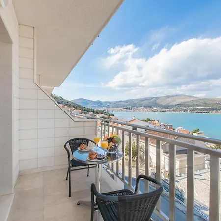 Buenavista House Trogir 3*
