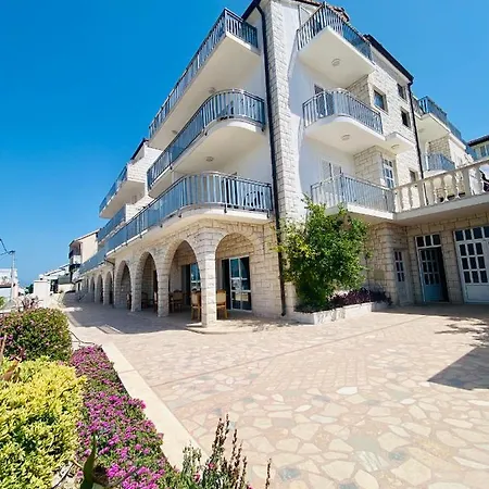 Buenavista House Trogir Hotel 3*